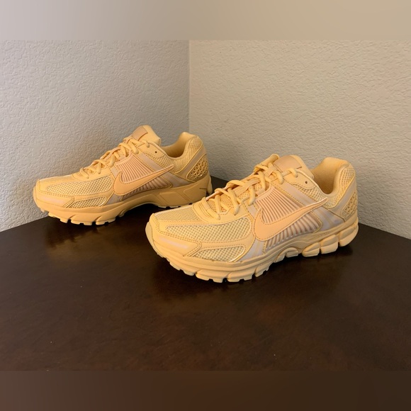 Nike Air Zoom Vomero 5 Celestial Gold Athletic Sneakers HF5493-200 Men’s Size 10 - Picture 1 of 9